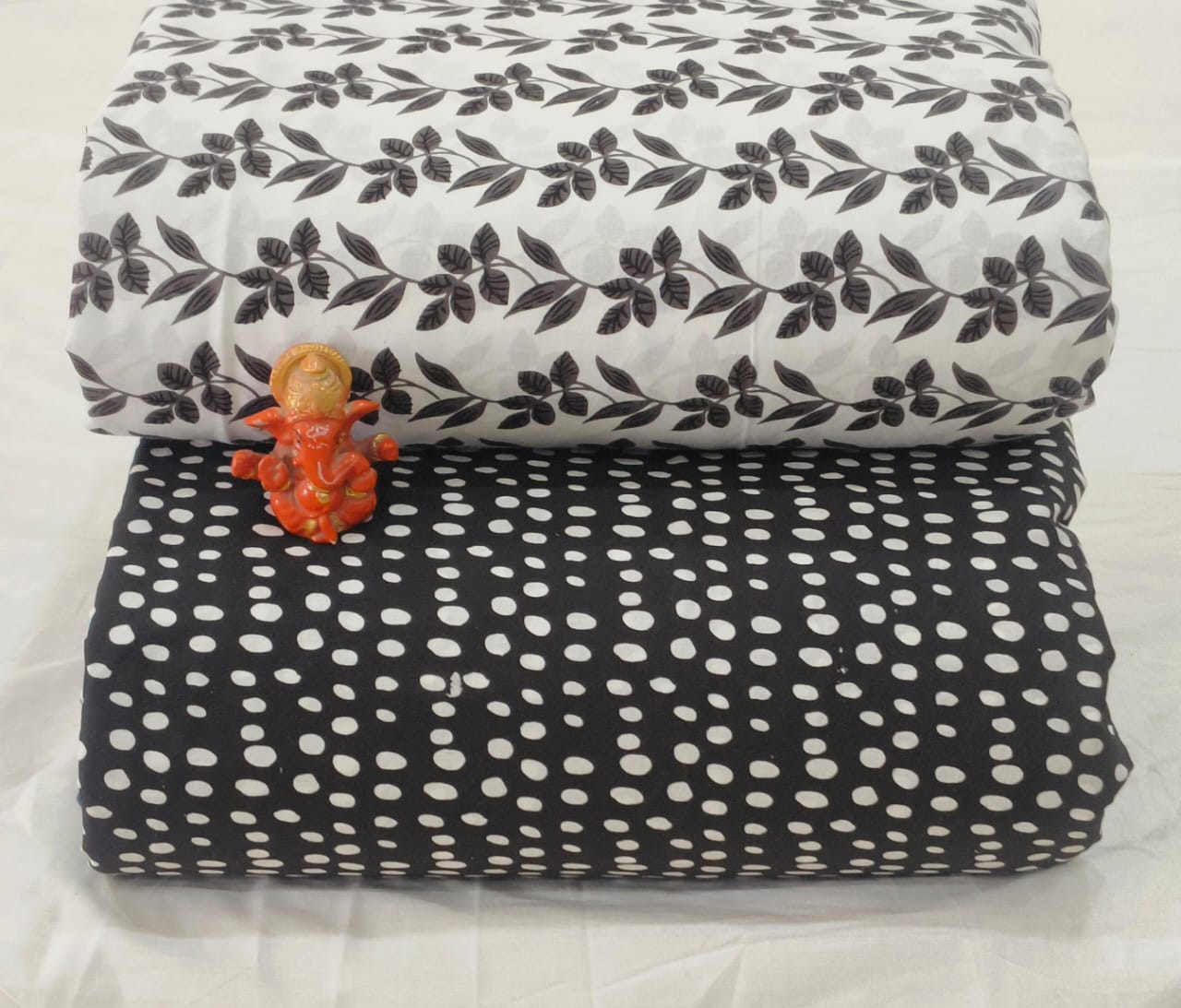 Pure cotton top and bottom set (2.50 mtr top, 2.50 mtr bottom )